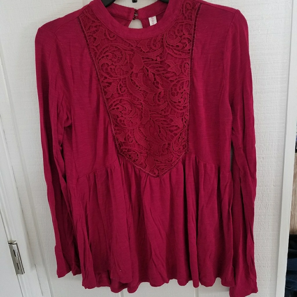 Xhilaration top with lace detailing